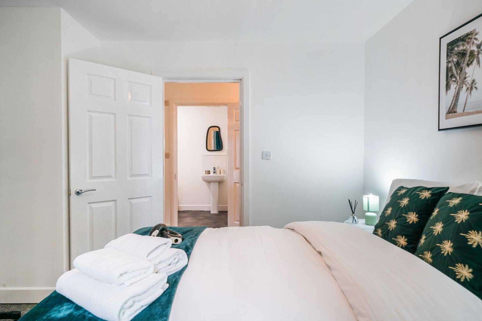 One And Two Bed Apartments Slough Near Heathrow Colnbrook Eksteriør bilde